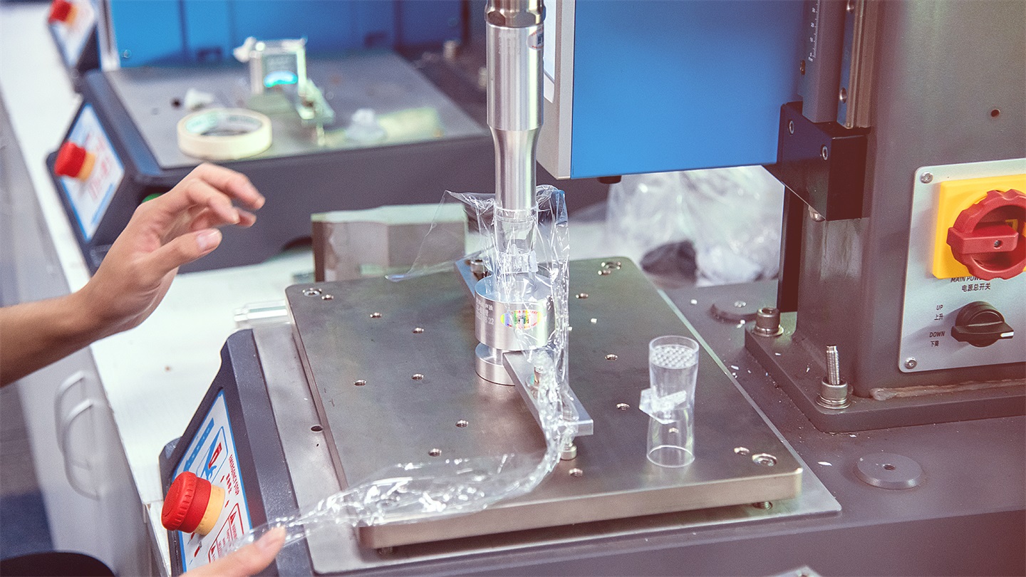 新力源超聲波焊接機在電子元器件封裝焊接中的應(yīng)用及優(yōu)勢